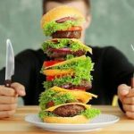 ۷ راهکار برای توقف پرخوری عصبی و مقابله با چاقی شکمی