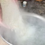 سنت پخت برنج نذری اربعین در محمودآباد