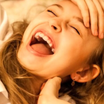 نقش خنده در کاهش اضطراب امتحان در دانش‌آموزان