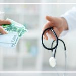 زیرمیزی نتیجه بی‌توجهی به پزشکان است، نه بی‌اخلاقی پزشکی