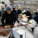 آشپزخانه‌ای مشترک برای ۵ هزار آسیب دیده از جنگ در تهران+ عکس