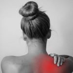 سفتی گردن چرا ایجاد می‌شود و چه راه کارهای درمانی وجود دارد؟