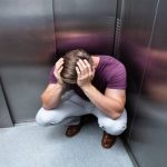 ۸ ترفند هنگام قطع برق و آنتن در آسانسور