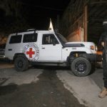 حماس جسد دو اسیر اسرائیلی را به صلیب سرخ تحویل می دهد