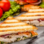 طرز تهیه اسنک مرغ در ساندویچ ساز و ماهیتابه