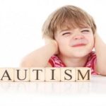 این علائم اوتیسم از همان اوایل کودکی بروز می کند/ پدر و مادرها این علائم را جدی بگیرند