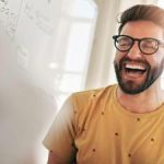 چرا در موقعیت‌های جدی می‌خندیم؟