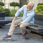 ویتامین‌های ضروری برای تقویت سلامت پا در سالمندان