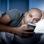 گوشی‌تان را کنار بگذارید و جوان بمانید!