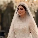 قاب صمیمی از مریم مومن کنار علی انصاریان و مادرش